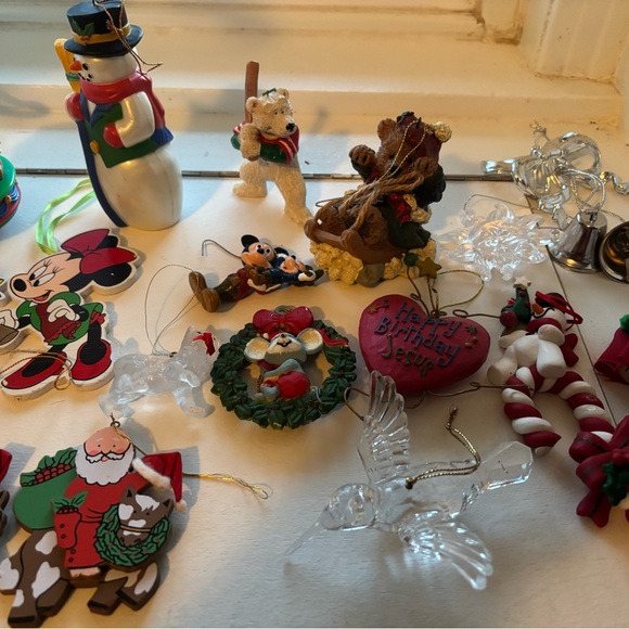 LOT OF 20 VINTAGE CHRISTMAS ORNAMENTS! 
Festive Christmas Ornaments Collection - Picture 3 of 10